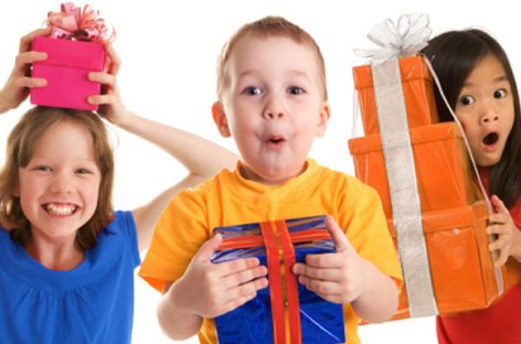 Подарки детям: чего не нужно дарить на день рождения