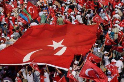 В Стамбуле прошли митинги против изменений в конституции
