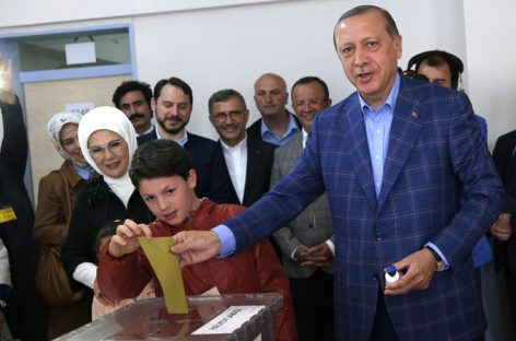 На референдуме в Турции большинство проголосовало «за» изменения в конституции