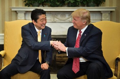 Трамп заявил Абэ, что готов ядерное оружие против КНДР