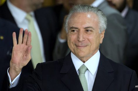 Обвинения в коррупции против президента Бразилии отклонены