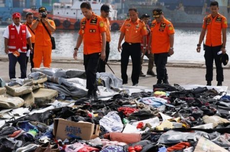 В Индонезии продолжаются поиски тел погибших в крушении Boeing 737