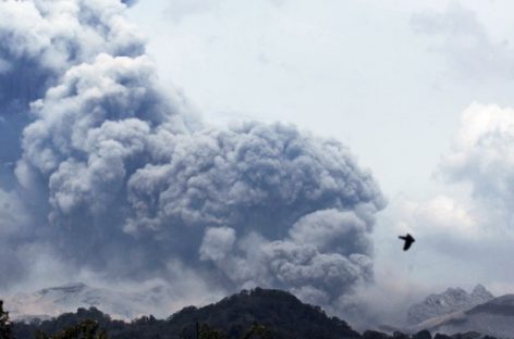 В Индонезии активизировался вулкан Анак-Кракатау