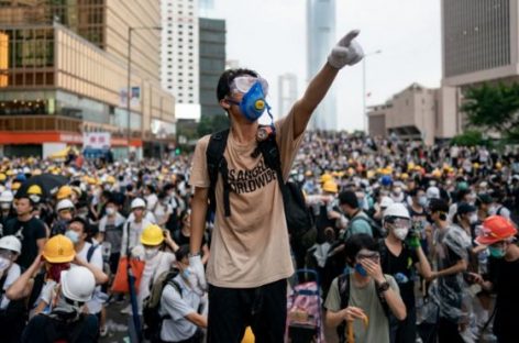 Новая иммиграционная программа Британии для жителей Гонконга возмутила Китай