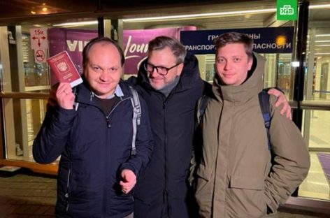 Журналисты НТВ вернулись в Россию после задержания в Турции
